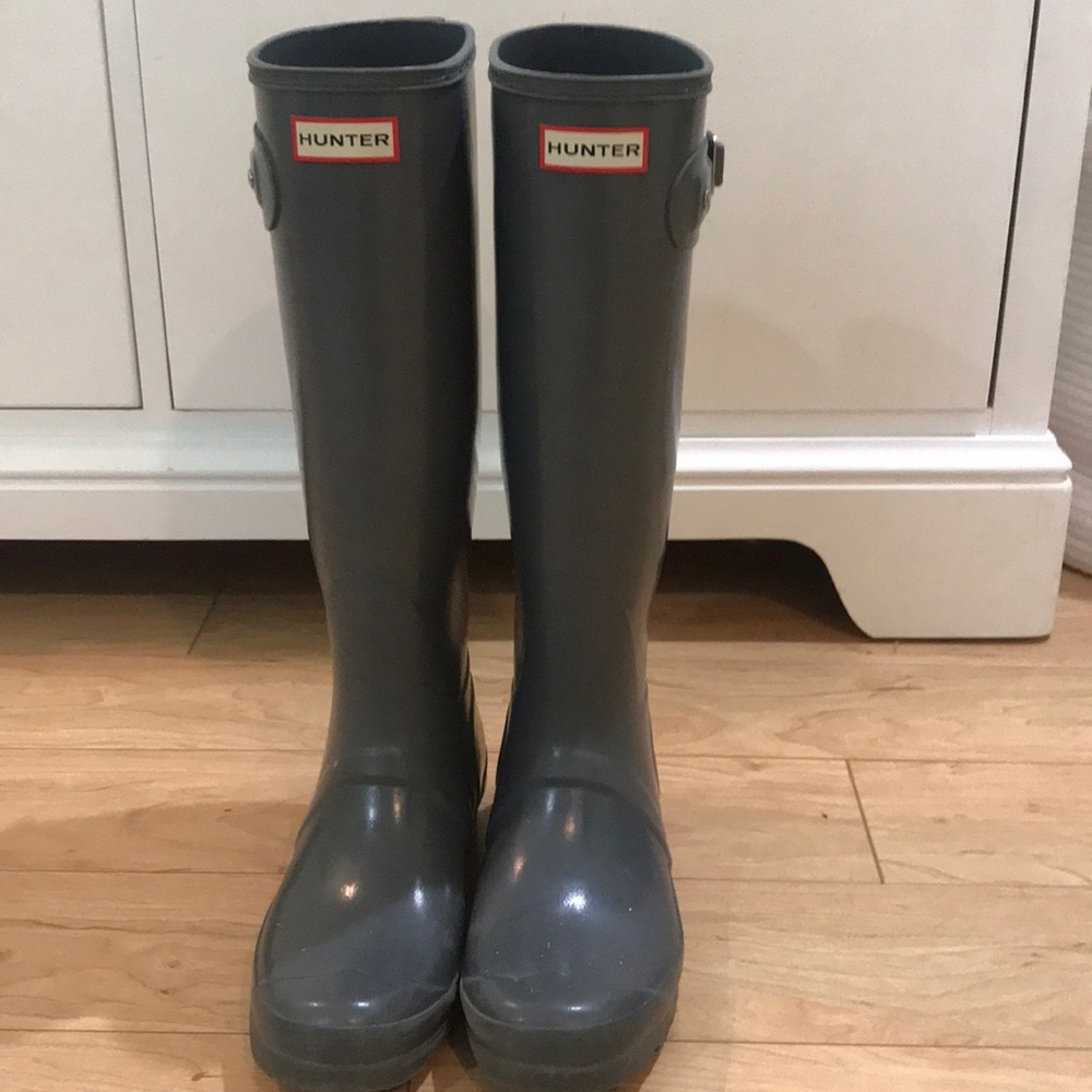 Tall Hunter rain boots in grey